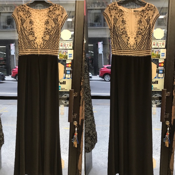 Adrianna Papell embellished, mermaid  illusion V-neck long gown - Picture 5 of 12